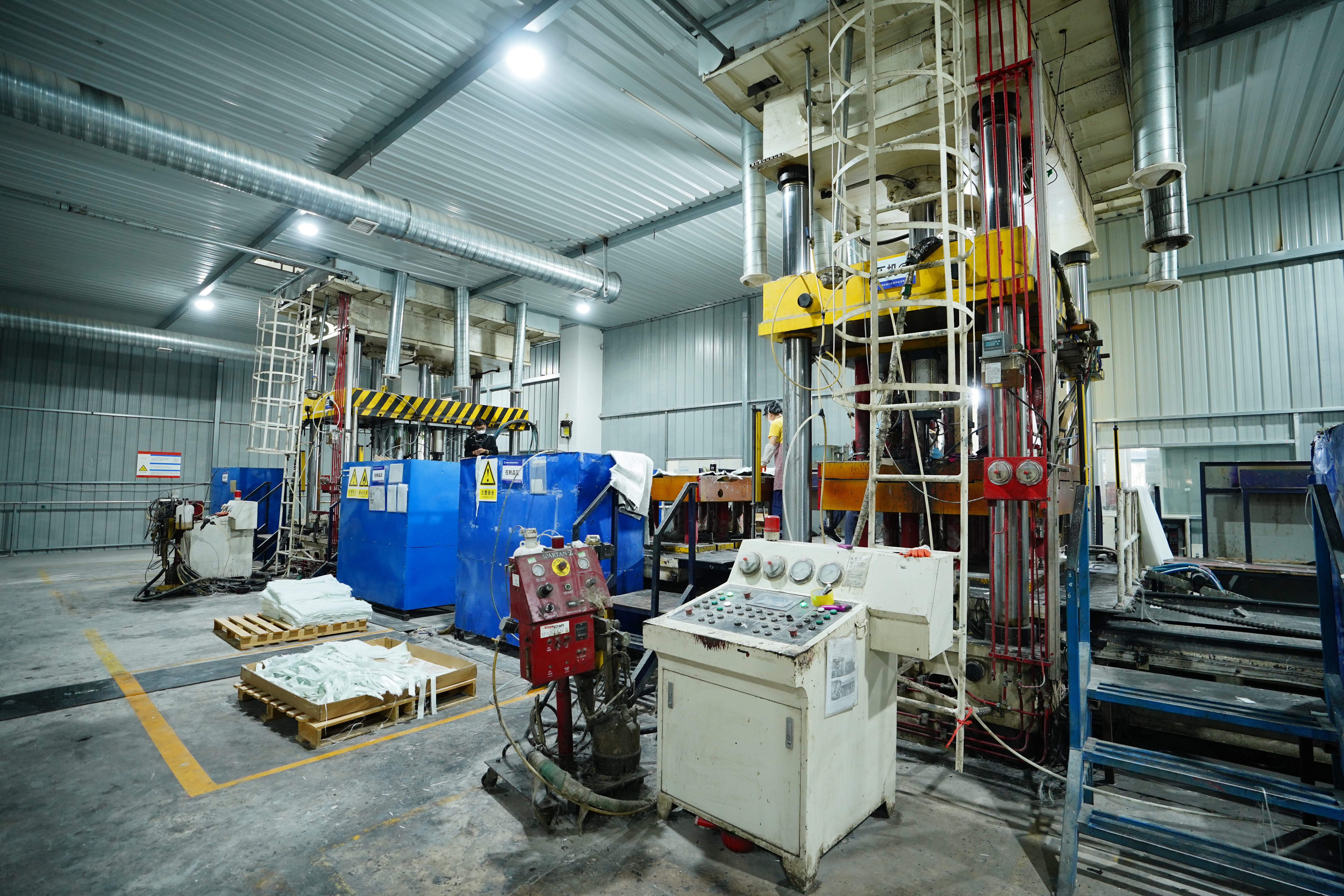 Ano ang gumagawa ng mga bahagi ng automotiko ng RTM na isang tagapagpalit ng laro sa paggawa ng sasakyan?